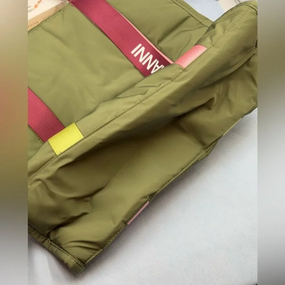 🆕 GANNI 🧿 NWT Medium Recycled Tech Tote, Kalamata & Burgundy - Picture 12 of 12